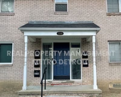 2 Bedroom 1BA 898 ft Furnished Pet-Friendly Single-family home For Rent in Oak Park, MI