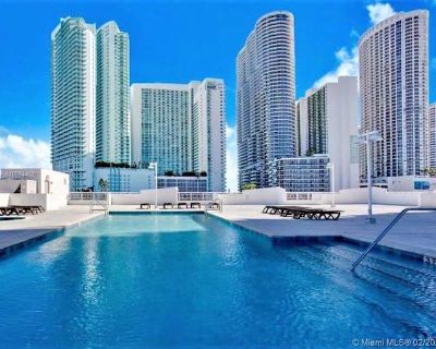 Private room with shared bathroom in an apartment with 2 roomies, Miami, FL 33132