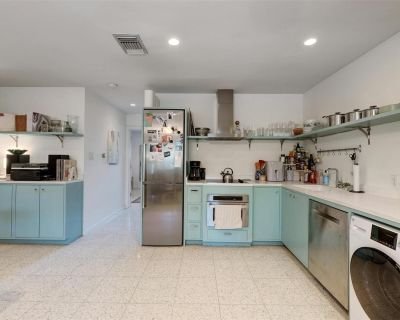 1 Bedroom 1BA 705 ft Single Family House For Rent in Austin, TX