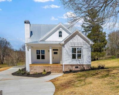 5 Bedroom 4BA Single Family Home For Sale in CLARKESVILLE, GA