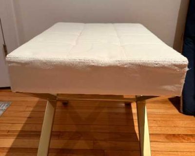 Safavieh ottoman white and gold
