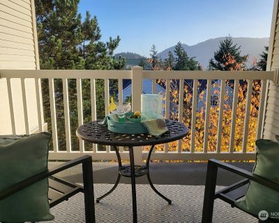 2 Bedroom 1BA 954 ft Condo For Sale in Issaquah, WA