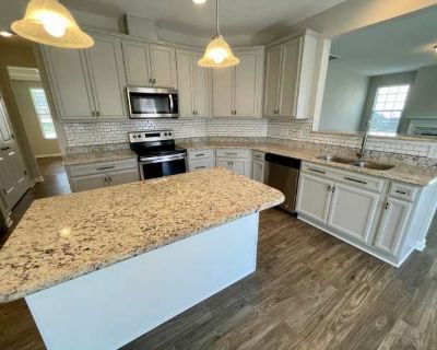 4 Bedroom 2.5BA 2400 ft Pet-Friendly Apartment For Rent in Greensboro, NC