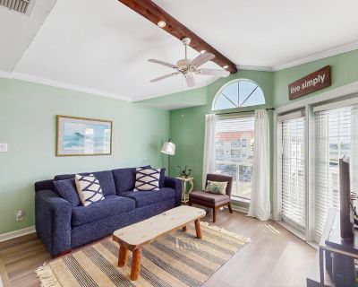 1 Bedroom 1BA Pet-Friendly Condo Vacation Rental in Beach Club 331, Corpus Christi,...