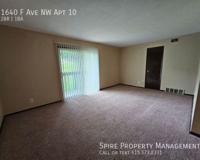 2 Bedroom 1BA Pet-Friendly Single-family home For Rent in Cedar Rapids, IA