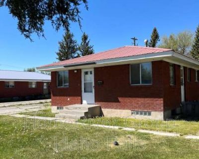 3 Bedroom 2BA 1359 ft Pet-Friendly Apartment For Rent in Shelley, ID