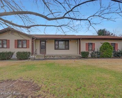 3 Bedroom 1BA 1251 ft Single Family House For Sale in Brodheadsville, PA