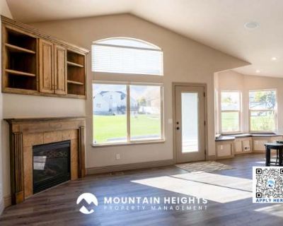 4071 S Sandpiper Ln. image_url. On-site laundry Pet friendly Garage Air conditioning Ceiling fan Concierge Unit Amenities air conditioning ceiling fan fireplace oven range refrigerator Property Amenities cats allowed dogs allowed pet friendly basketball court concierge on-site laundry parking garage internet access media room tennis court pickleball walking trail. Pets allowed. 6 Bedroom. 3 Bat...