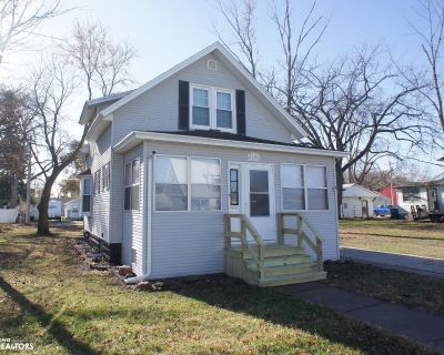 3 Bedroom 1BA 1013 ft Single Family House For Sale in Webster City, IA