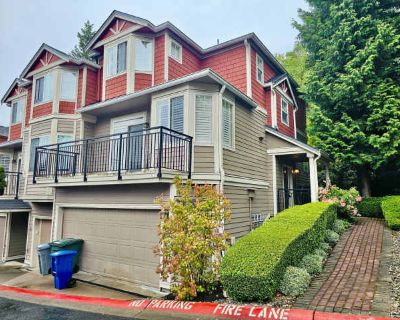 3 Bedroom 2.5BA 1790 ft Pet-Friendly Townhouse For Rent in Bellevue, WA