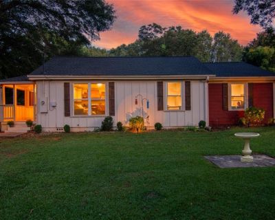 3 Bedroom 2BA 1358 ft Single Family House For Sale in Flowery Branch, GA