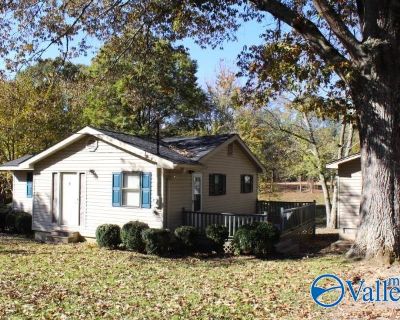 3 Bedroom 1BA 888 ft Single Family House For Sale in Arab, AL