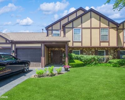 3 Bedroom 2BA 1453 ft Condo For Sale in Naperville, IL