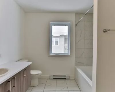 Chemin Saint-Michel. Rental Period: Unlimited. Available from: ASAP. 41 2 louer Crabtree Disponible d s le 1er ao t Loyer: 1455 $/mois Situ au 87-3 chemin St-Michel, Crabtree, cet appartement de 992 pi2 au 1er tage vous offre un espace de vie moderne et confortable dans un environnement calme et agr able. Dur e du bail: Du 1er ao t 2025 au 31 juillet 2026 Caract ristiques: Air climatis et chang...