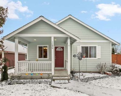 3 Bedroom 2.5BA 1476 ft Pet-Friendly Apartment For Rent in Blaine, WA