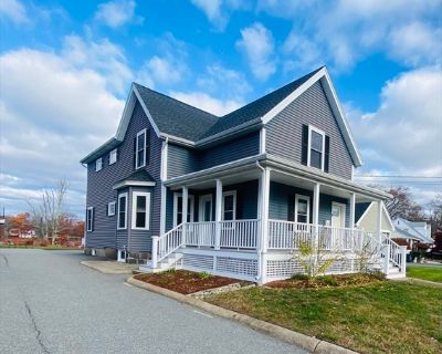 3 Bedroom 2BA 2225 ft Apartment For Rent in Peabody, MA