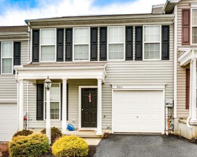 861 Fawn Ln. Derry Township (Hershey) schools! This 3 bedroom, 2 1/2 bath is located in The Point - Hershey's trendy & sought-after neighborhood. This home offers a open plan with a kitchen/breakfast area that opens in to the great room, a first floor study, garage, second floor laundry room and owners retreat with a large walk in closet and private bath. Just minutes from Hershey Park and only...