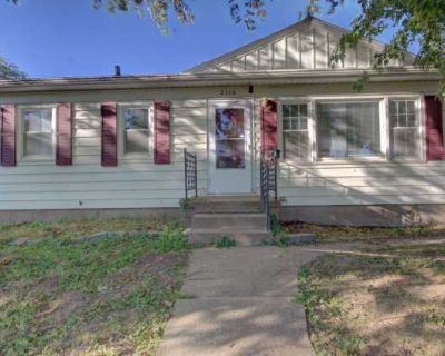 2 Bedroom 1.5BA 882 ft Pet-Friendly Apartment For Rent in Bettendorf, IA