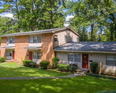 2 Bedroom 1BA 1400 ft Pet-Friendly Apartment For Rent in Macon, GA