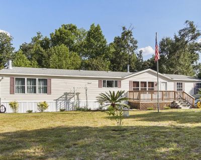 3 Bedroom 2BA 1904 ft Mobile Home For Sale in Alford, FL