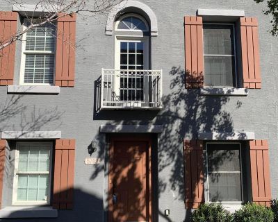 2 Bedroom 2BA 1041 ft Townhouse For Rent in Phoenix, AZ