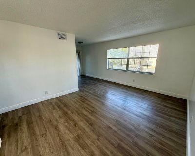 2 Bedroom 2BA 950 ft House For Rent in Lake Worth, FL