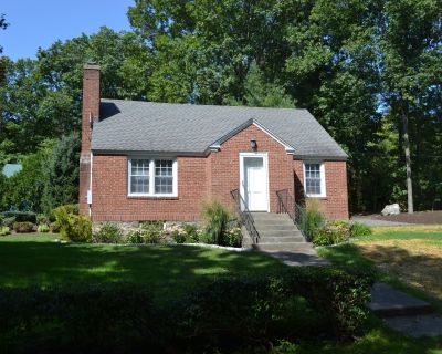 3 Bedroom 1BA 1259 ft House For Rent in Middlebury, CT