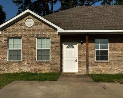 1 Bedroom 2BA 891 ft Pet-Friendly Apartment For Rent in Tyler, TX