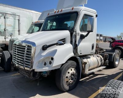 2012 Freightliner Cascadia 113 4x2 S/A Day Cab Truck Tractor (Inoperable)