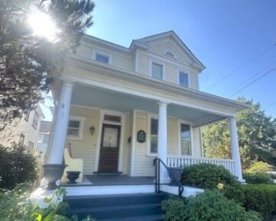 402 S 5th Ave. Downtown Wilmington! Historical Home! Welcome to 402 S. 5th Avenue, a charming single-family home nestled in the heart of historical downtown Wilmington, NC. This delightful residence boasts three spacious bedrooms and two full bathrooms; one bedroom and one full bathroom are located downstairs while the two other bedrooms and full bathroom are upstairs. The home features a cover...