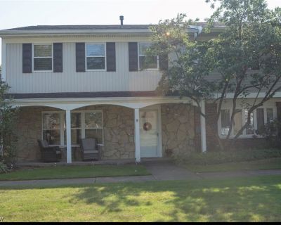 3 Bedroom 2BA 1820 ft Condo For Sale in Uniontown, OH