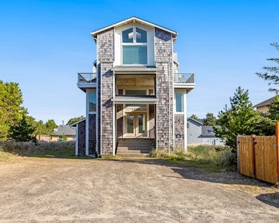 4 Bedroom 3.5BA House Vacation Rental in Pacific Suites, Pacific City, OR