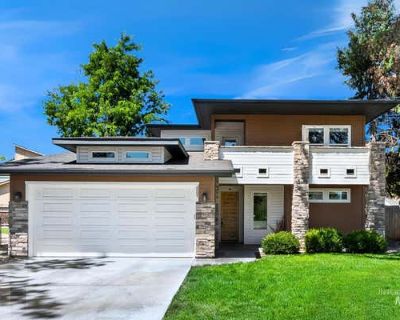 3 Bedroom 3BA 1932 ft Single Family Home For Sale in BOISE, ID