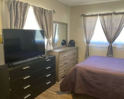 $750 per month room to rent in Beverly Hills