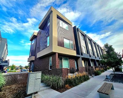 3 Bedroom 3BA 2026 ft Townhouse For Rent in Denver, CO