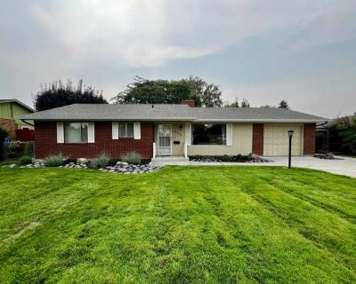 2 Bedroom 1BA 1190 ft Furnished Apartment For Rent in Yakima, WA