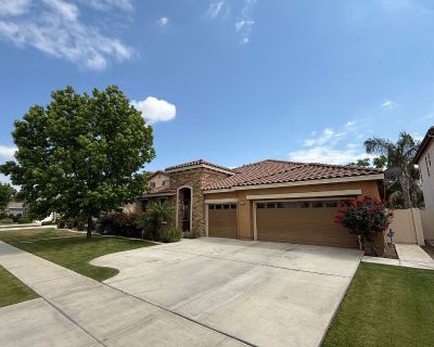 4 Bedroom 3BA 2614 ft House For Rent in Bakersfeild, CA