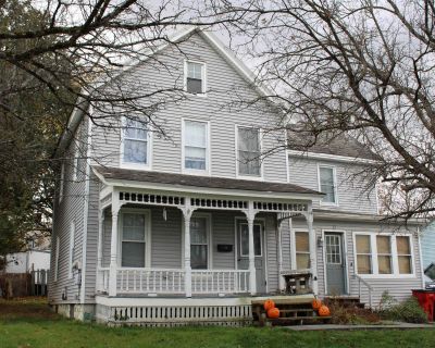 3 Bedroom 1BA 1680 ft Single Family House For Sale in Rutland City, VT