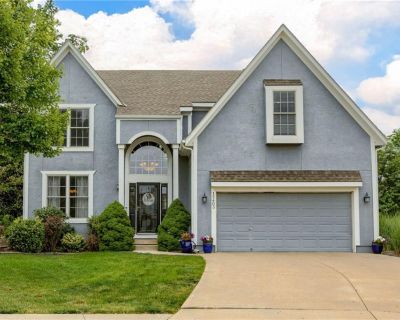 5 Bedroom 3BA 2940 ft Single Family House For Sale in Olathe, KS
