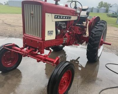 Farmall 504 gas tractor. 3 point, pto, new tires