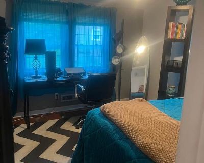 Available on: december 31. Furnished. Pet friendly. Parking available * Internet included * Accessible property * LGBTQ+ friendly * Cat friendly * Dog friendly * Students welcome * 40+ years welcome. Quiet, productive household we work hard, go to school, study and relax at night . My home is a great space to rest, read, study, recharge. We love music , playing games/cards, working out & yoga a...