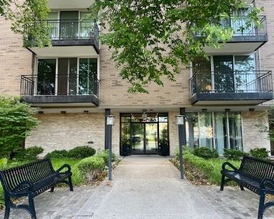 2 Bedroom 2BA 1340 ft Condo For Sale in River Forest, IL