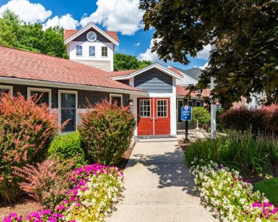 2 Bedroom 1.5BA 1050 ft Pet-Friendly Apartment For Rent in Manchester, NH