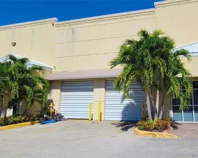 3000 ft Commercial Property For Rent in Sunrise, FL