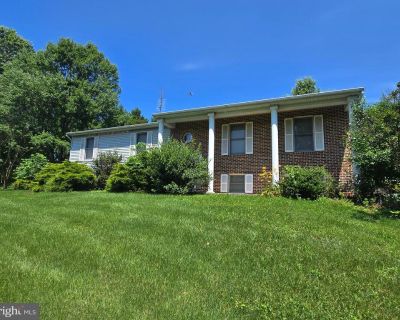 3 Bedroom 2BA 1960 ft Single Family House For Sale in Newport, PA