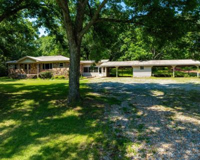 3 Bedroom 2BA 1440 ft Single Family House For Sale in Batesville, AR