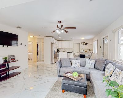 2 Bedroom 1BA Pet-Friendly House Vacation Rental in Seaview Suite, Deerfield Beach, FL