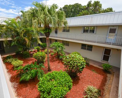 2 Bedroom 1BA 924 ft Condo For Sale in Fort Pierce, FL