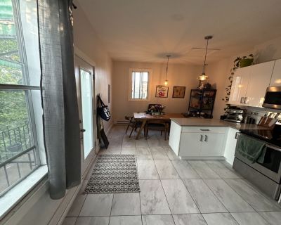 2 Bedroom 1.5 BA 1200 ft Furnished Apartment for Rent in Plateau Mount Royal, Quebec