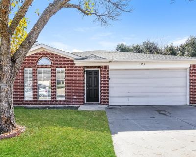 1359 Lincolnshire Way. Property for Rent in Fort Worth, TX for $1,775 with 3 bedrooms and 2 full baths. This 1,445 square foot property was built in 1994 on a lot size of 0.132.. No Livestock. Welcome to your dream home! Step inside this pet-friendly home featuring modern finishings and a layout designed with functionality in mind. Enjoy the storage space found in the kitchen and closets as wel...